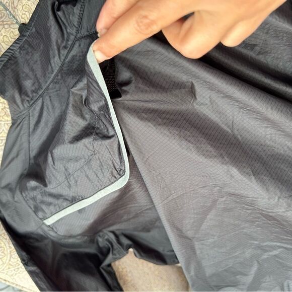 Nike Black Women's Jacket - Picture 3 of 5